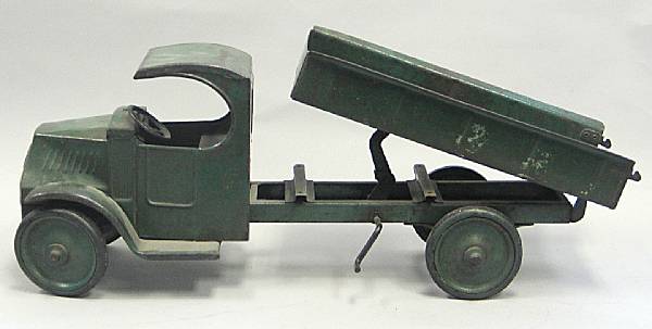 Appraisal: Steelcraft Mac Dump truck A pressed steel American Dump from