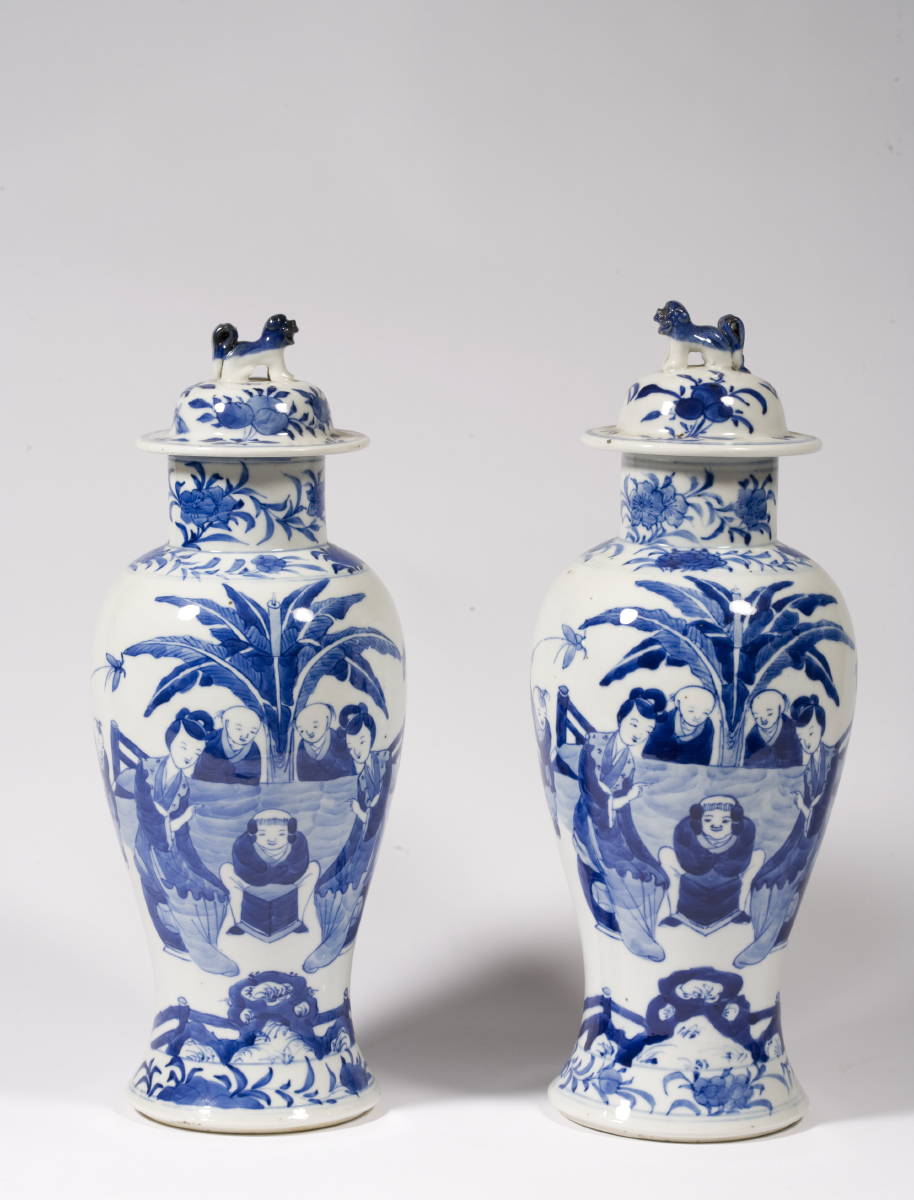 Appraisal: PAIR OF CHINESE PORCELAIN BLUE AND WHITE COVERED GARNITURE VASES