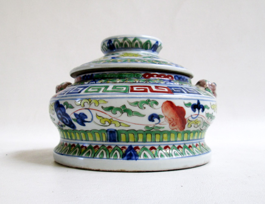 Appraisal: CHINESE WUCAI PORCELAIN LIDDED VESSEL having the signature five-color enamel