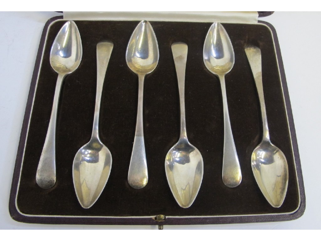 Appraisal: Cased set of six silver grapefruit spoons Sheffield