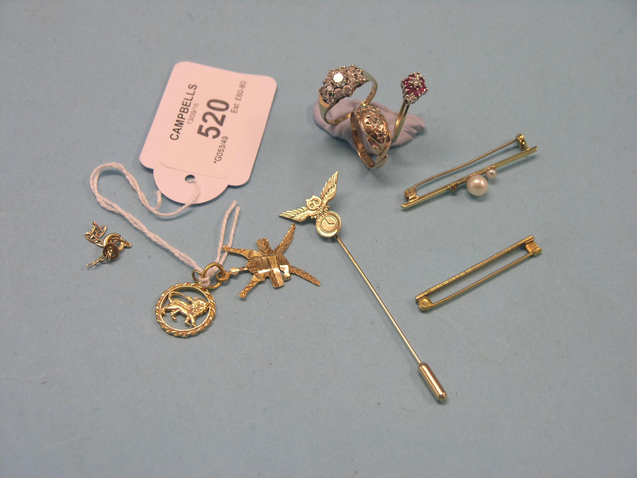 Appraisal: Three various ct gold rings ct gold bar brooch one