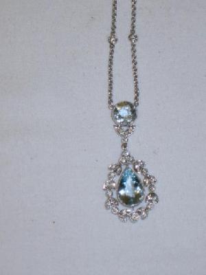 Appraisal: AN AQUAMARINE AND DIAMOND PENDANT NECKLACE comprising an aqua of