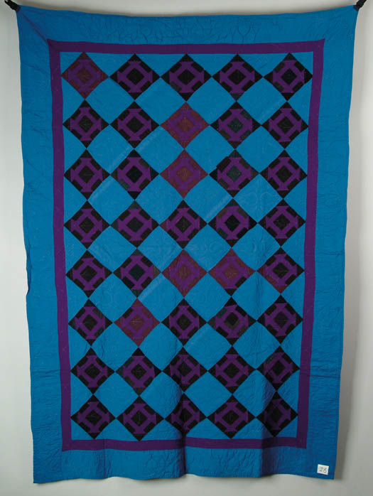 Appraisal: PIECED AMISH QUILT HOLE IN THE BARN DOOR Blue purple