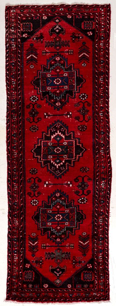 Appraisal: A LATE TH CENTURY PERSIAN HAMADAN RUG The hand knotted