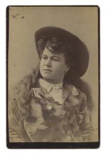 Appraisal: Cabinet Card Photo of Nettie Littell Cabinet Card Photo of