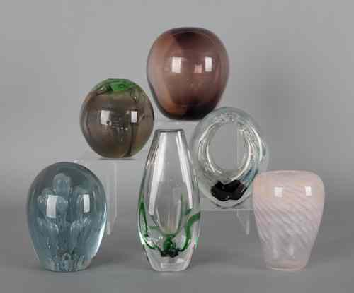 Appraisal: Six pieces of miscellaneous art glass tallest -