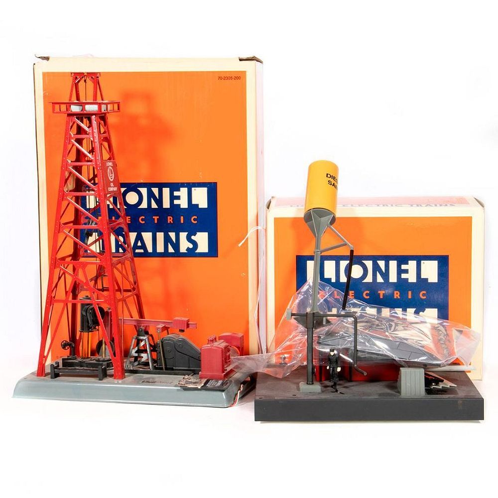 Appraisal: Lionel O Gauge Accessories Fuel Station and Oil Derrick -