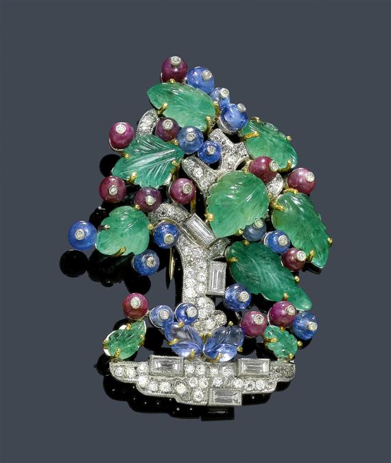 Appraisal: A GEMSTONE AND DIAMOND BROOCH circa Platinum and yellow gold