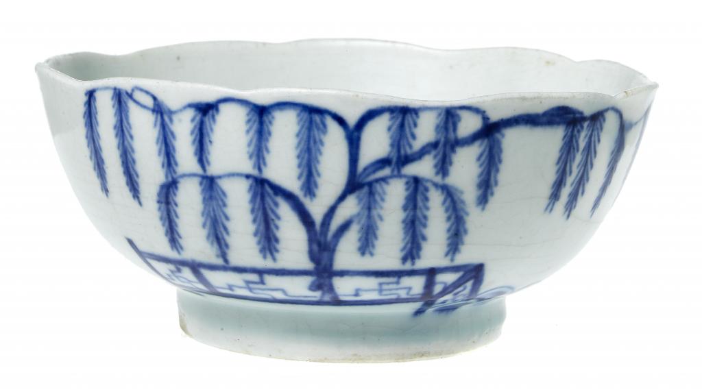 Appraisal: AN EARLY BOW SCALLOPED BOWL painted in bright underglaze blue