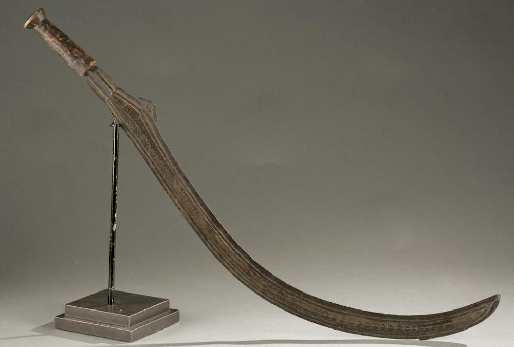 Appraisal: DRC curved sword th century A curved sword with wooden