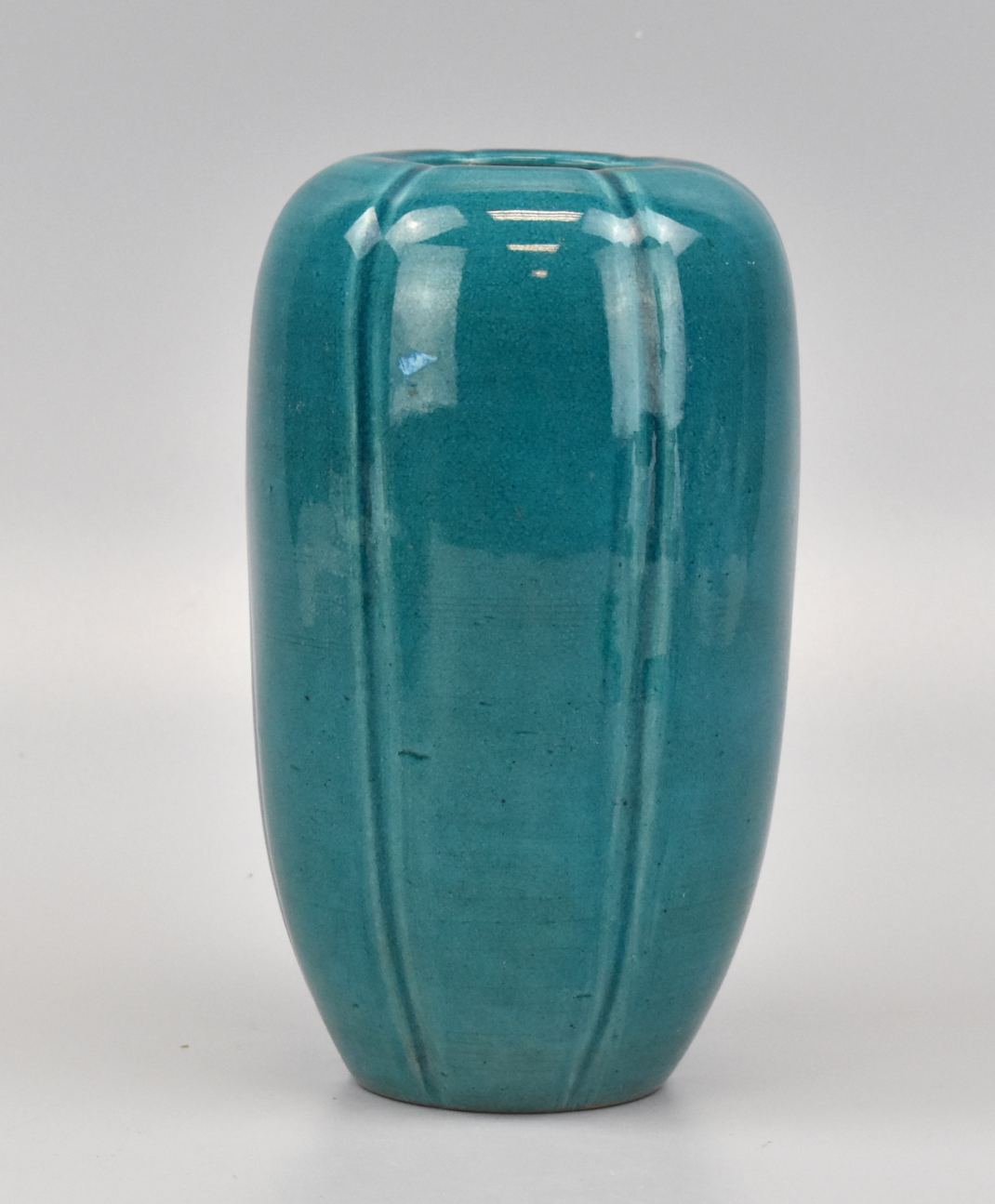 Appraisal: A Chinese lobbed turquoise glazed vase Republic of China Period