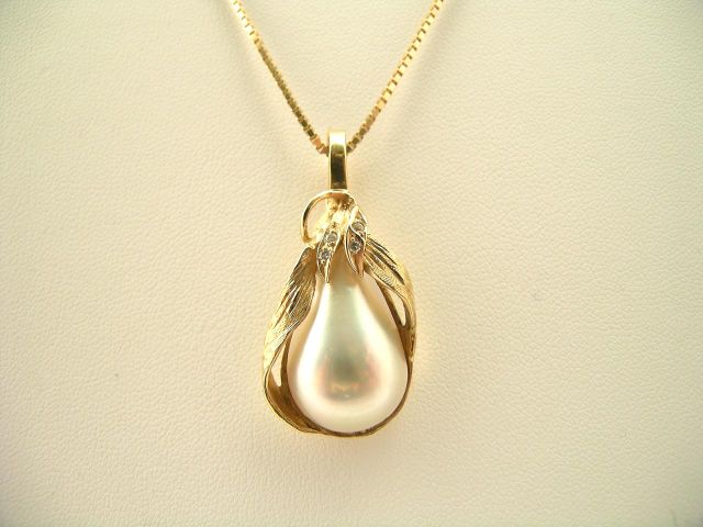 Appraisal: K yellow gold pendant with pear-shaped cultured pearl and four