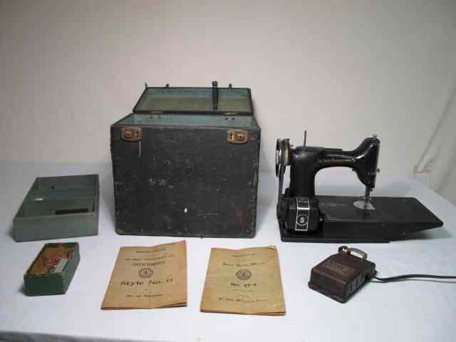 Appraisal: Vintage Singer Featherweight portable sewing machine Includes case foot pedal