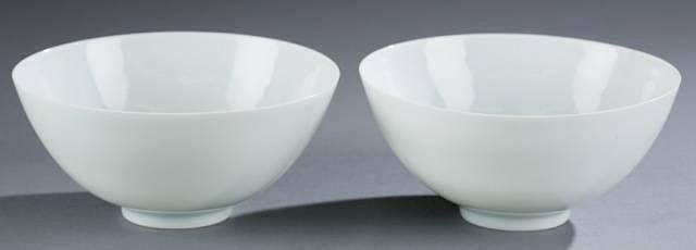 Appraisal: Pair of Chinese Anhua porcelain bowls A pair of Chinese