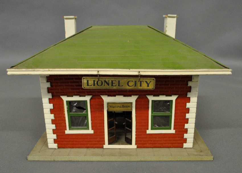 Appraisal: - Lionel City Train Station painted metal standard gauge h