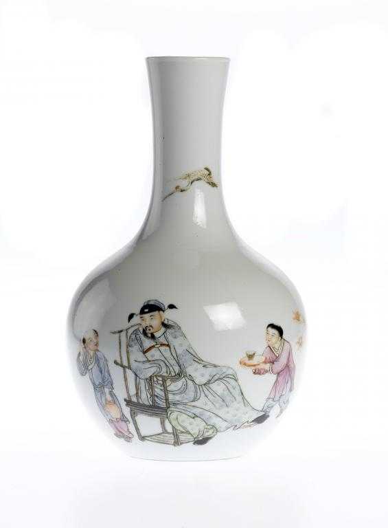 Appraisal: A CHINESE PORCELAIN BOTTLE VASE painted in famille rose enamels