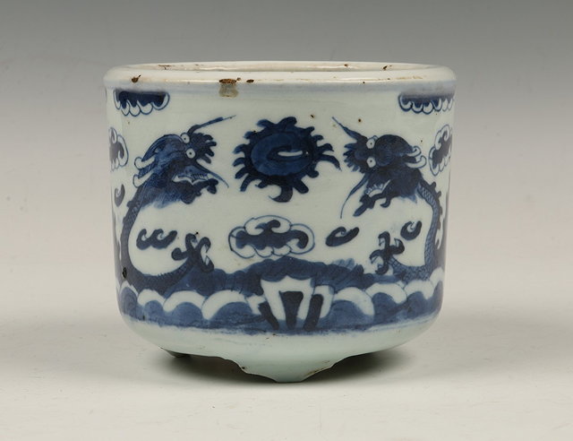 Appraisal: A CHINESE PORCELAIN BLUE AND WHITE CYLINDRICAL JAR with dragon