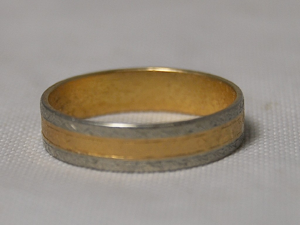 Appraisal: ct yellow gold wedding band having engraved platinum edges approx