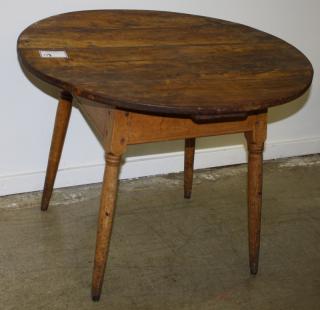 Appraisal: Country Queen Anne maple tea table with original top cleat