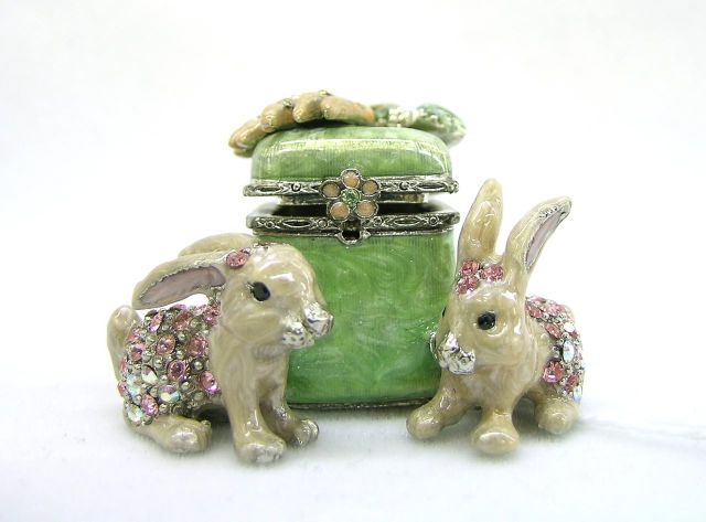 Appraisal: Jay Strongwater Small Bunny Box with original box