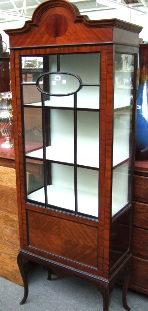 Appraisal: An Edwardian mahogany display cabinet the hump cornice over single