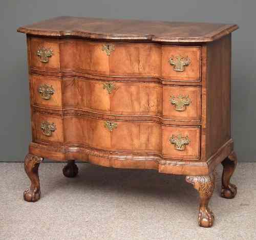 Appraisal: A figured walnut serpentine fronted chest of drawers of th