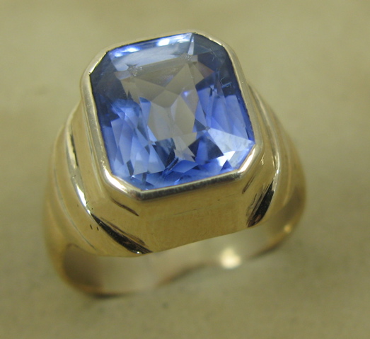 Appraisal: SAPPHIRE AND TEN KARAT GOLD RING centering a rectangular shaped