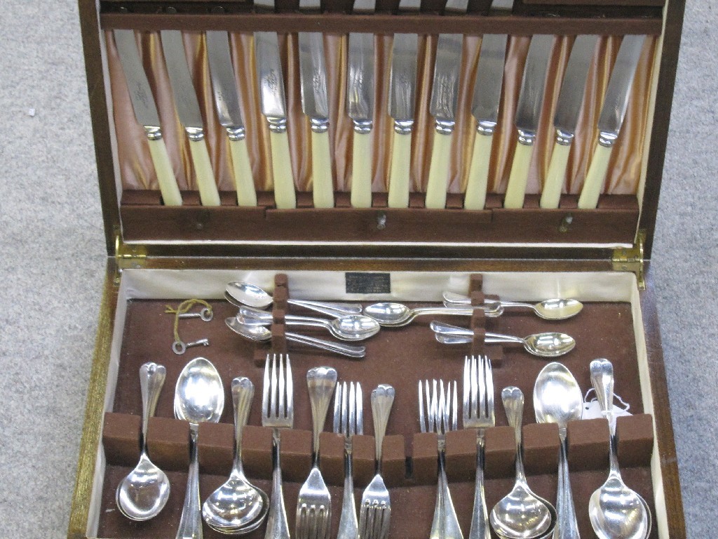 Appraisal: Part cased silver cutlery set comprising fourteen large spoons twelve