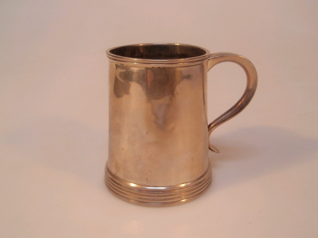 Appraisal: An Edwardian silver christening mug with loaded base plain style