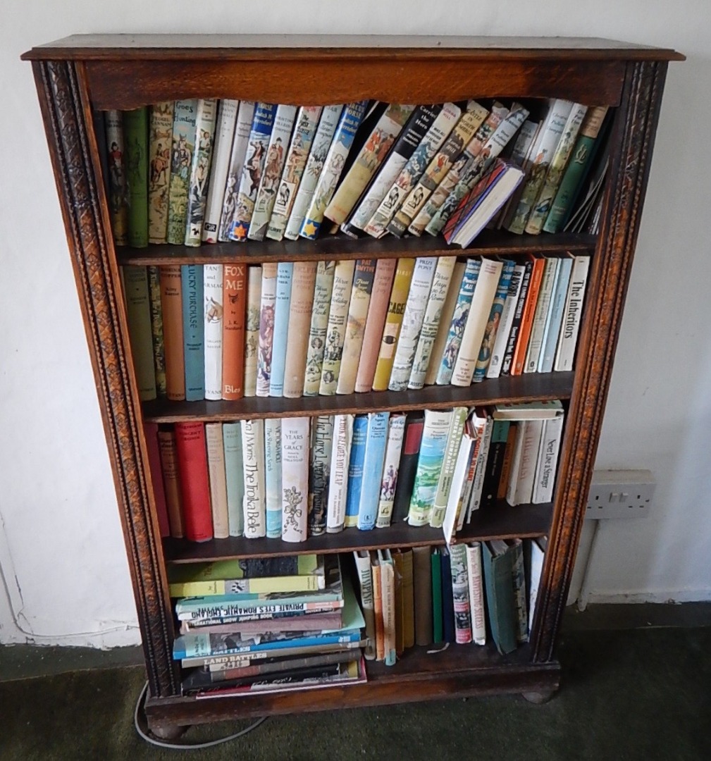 Appraisal: An oak open bookcase fitted with three shelves on turned