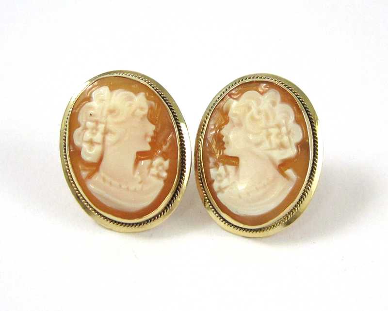 Appraisal: PAIR OF ITALIAN CAMEO EARRINGS each having a cameo portrait