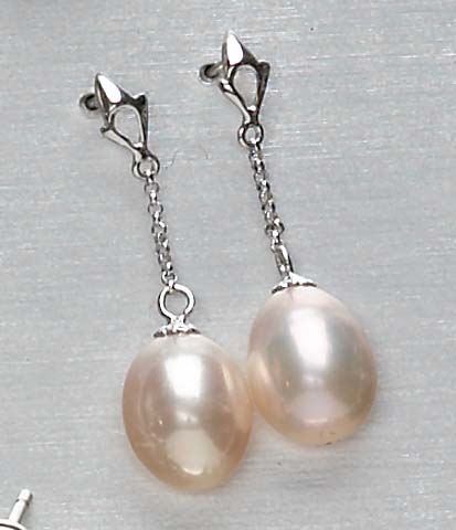 Appraisal: PEARL EARRINGS k white gold pierced earrings with two dangling