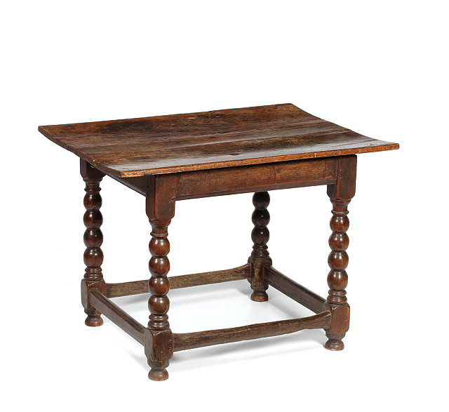 Appraisal: A LATE TH OR EARLY TH CENTURY OAK CENTRE TABLE