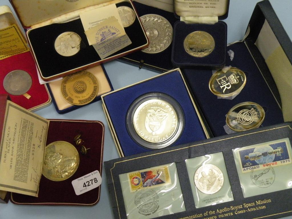 Appraisal: A quantity of mainly commemorative medallions to include two oval