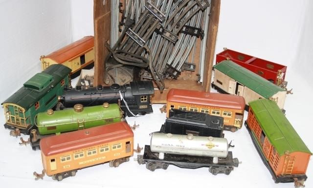 Appraisal: LIONEL O GAUGE TRAIN SET CA TO INCLUDE LOCOMOTIVE LONG