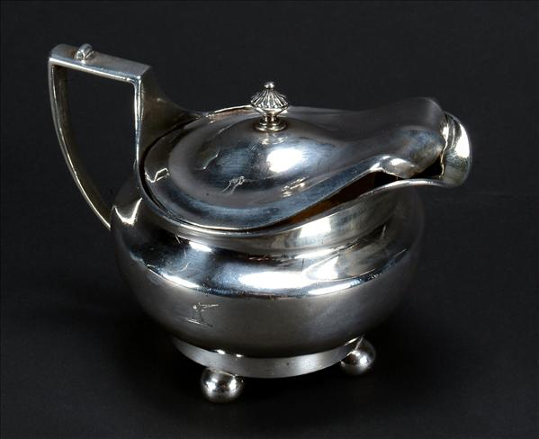 Appraisal: A George III silver circular cream jug and cover by