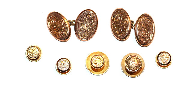 Appraisal: A PAIR OF OVAL CT GOLD CUFFLINKS with engraved scroll