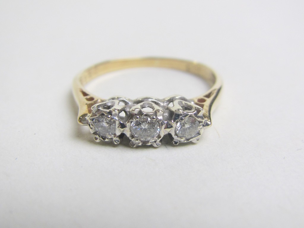 Appraisal: Eighteen carat gold diamond three stone ring