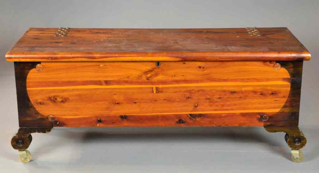 Appraisal: LARGE CEDAR CHEST ON CASTERSContemporary cedar chest with attractive two