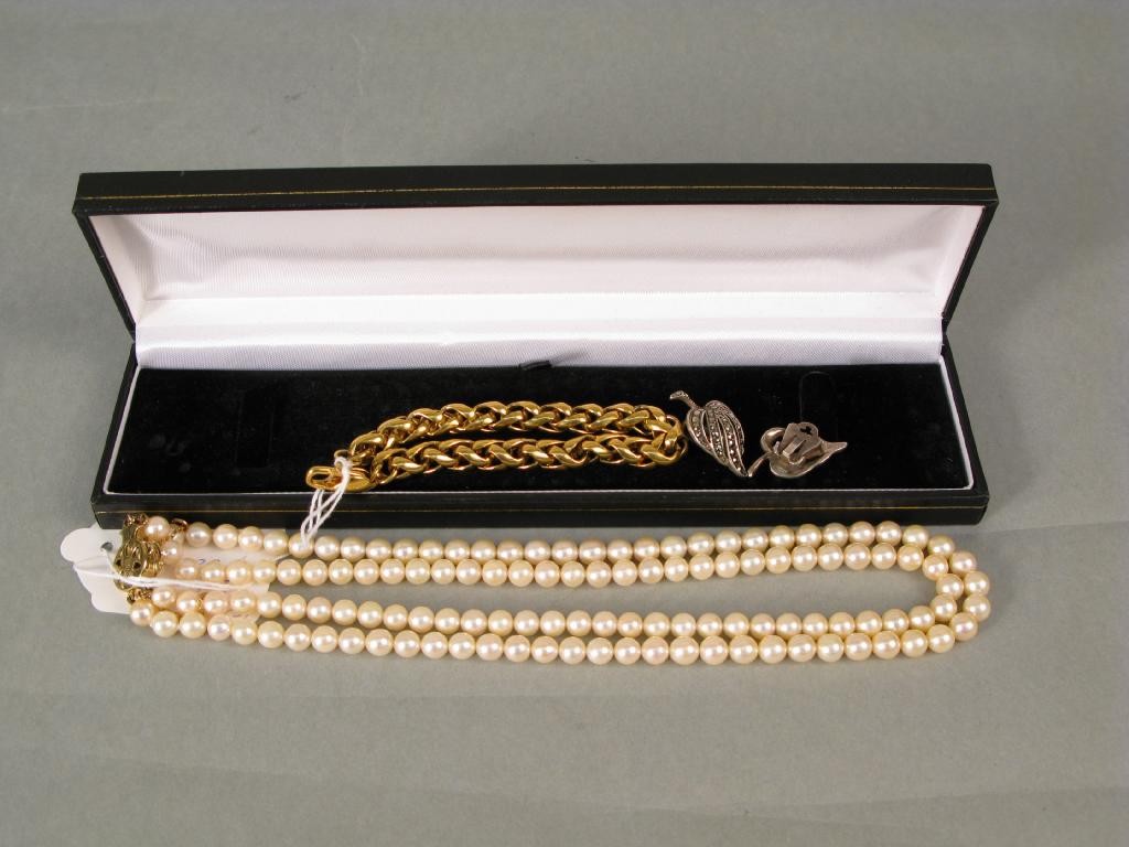 Appraisal: A yellow metal link bracelet a two-strand synthetic pearl necklace