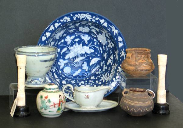 Appraisal: An assembled grouping of Chinese and Chinese export porcelain Comprising