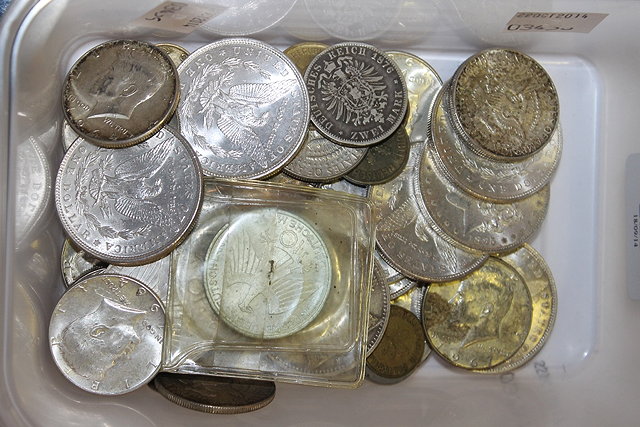 Appraisal: A COLLECTION OF UNITED STATES OF AMERICA COINAGE including silver