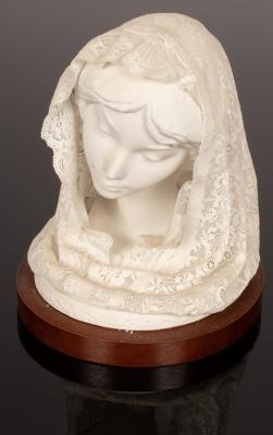 Appraisal: A Lladro bust of young girl wearing a white veil