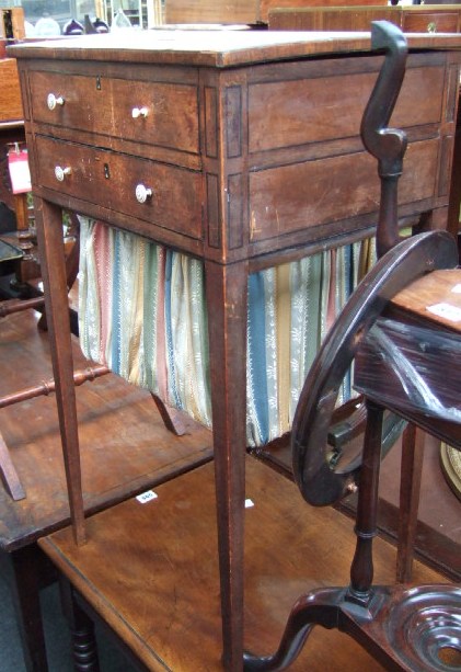 Appraisal: A Victorian walnut sewing box the crossbanded hinged top over