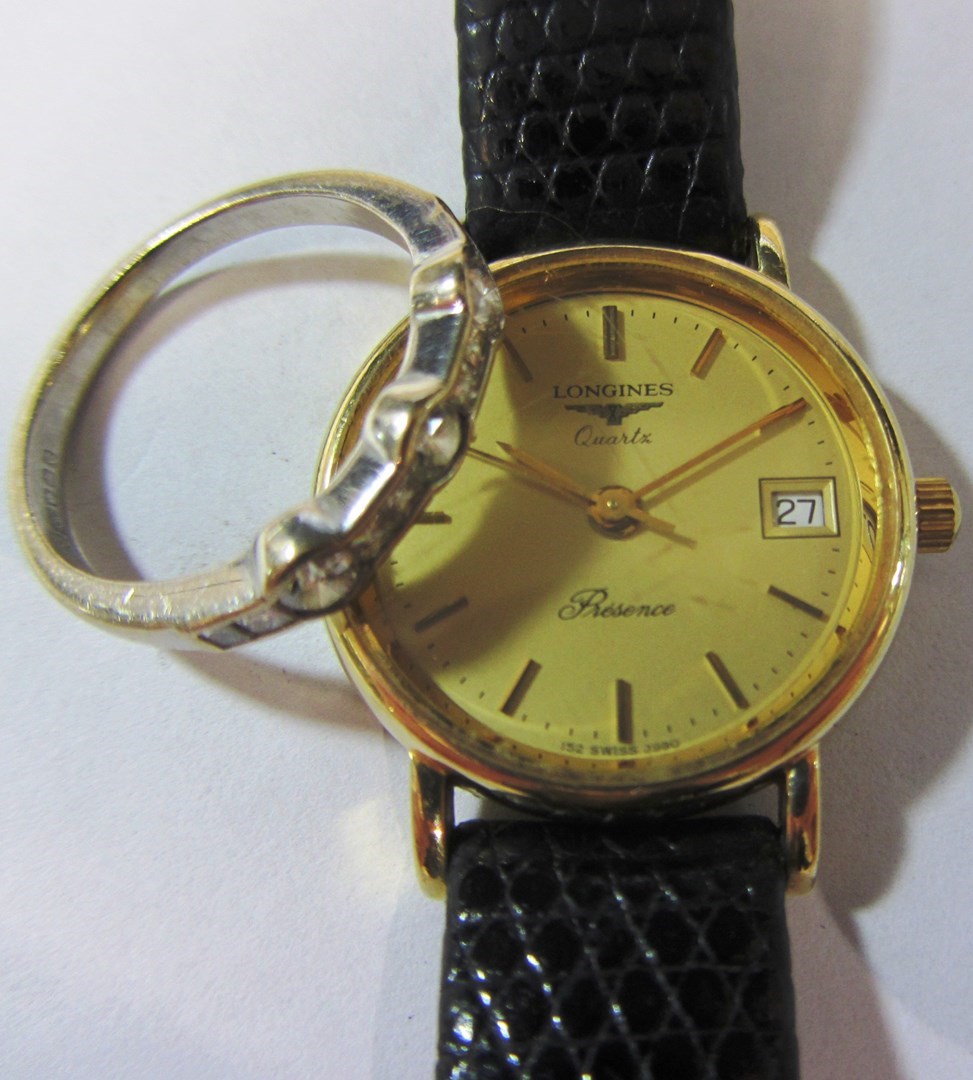 Appraisal: A ladies ct gold circular cased Longines Quartz Presence wristwatch