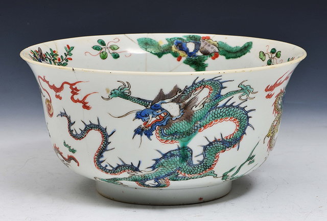 Appraisal: A CHINESE POLYCHROME PORCELAIN DRAGON BOWL the exterior showing four