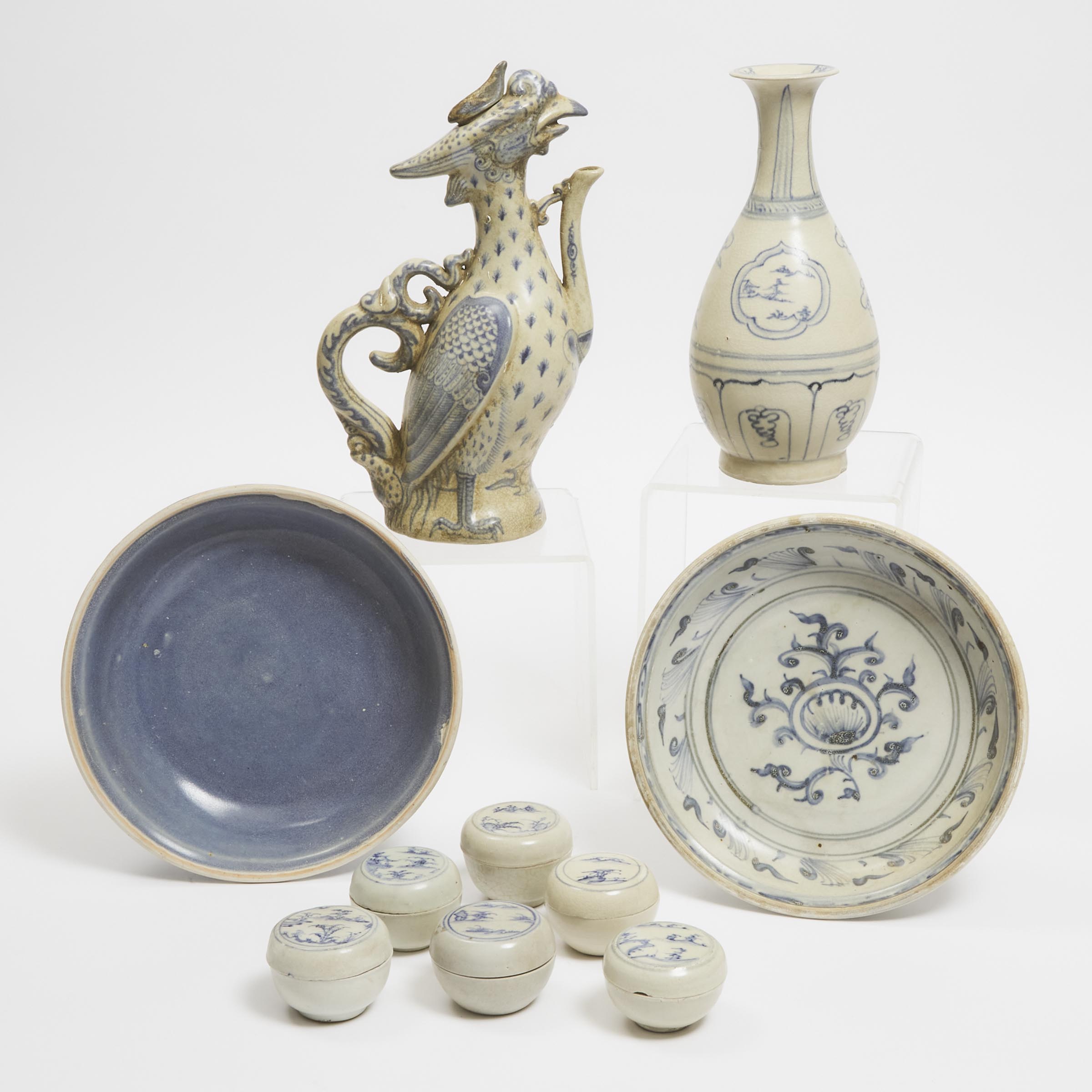 Appraisal: A Group of Ten Annamese Vietnamese Blue and White 'Hoi