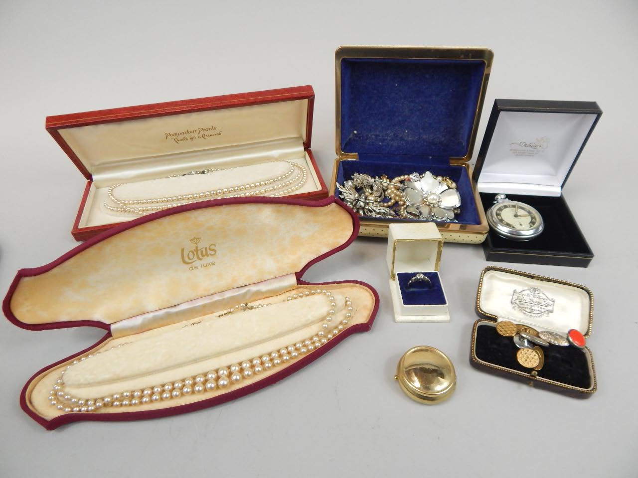 Appraisal: Various costume jewellery etc to include a ct gold cameo