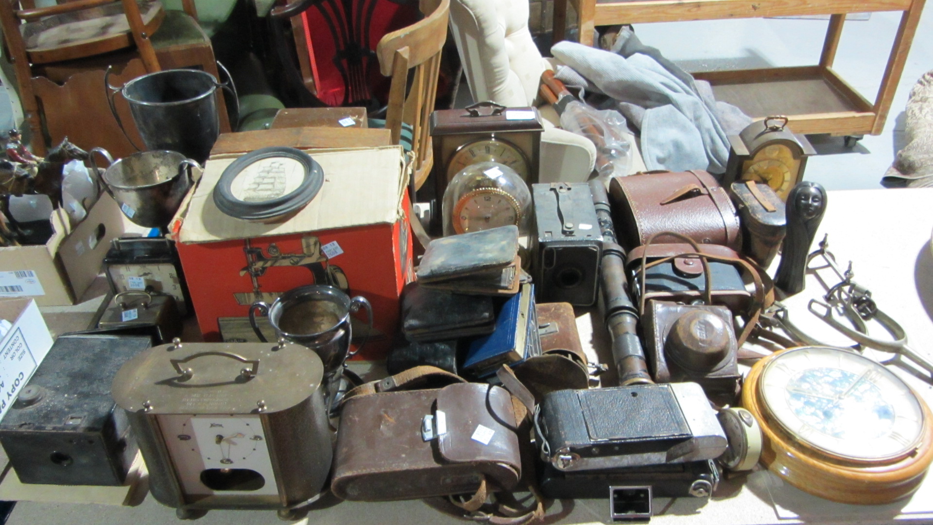 Appraisal: A quantity of mixed collectables including clocks and an engraved