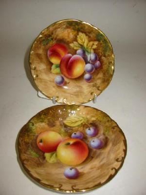 Appraisal: A PAIR OF ROYAL WORCESTER PORCELAIN DISHES dated of circular